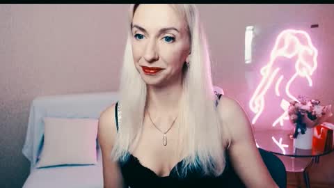 cute_smile_shy online show from 10.04.25