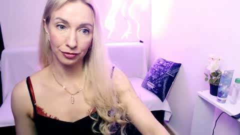 cute_smile_shy online show from 04.21.26