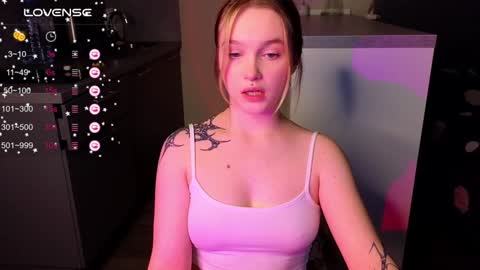 Snapshot of cute_summer_breathe chatting on 12.11.24 Sue online show from 12.11.24