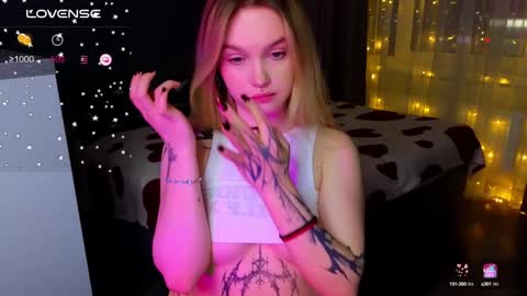 Snapshot of cute_summer_breathe chatting on 01.02.25 Sue online show from 01.02.25