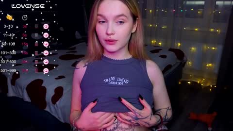 Snapshot of cute_summer_breathe chatting on 01.04.25 Sue online show from 01.04.25