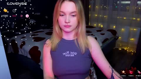 Snapshot of cute_summer_breathe chatting on 01.04.25 Sue online show from 01.04.25