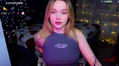 Snapshot of cute_summer_breathe chatting on 01.05.25 Sue online show from 01.05.25