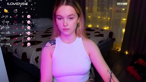 Snapshot of cute_summer_breathe chatting on 01.05.25 Sue online show from 01.05.25