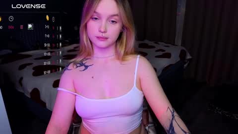 Snapshot of cute_summer_breathe chatting on 01.13.25 Sue online show from 01.13.25