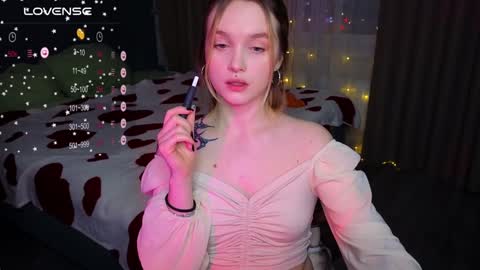 Snapshot of cute_summer_breathe chatting on 01.22.25 Sue online show from 01.22.25