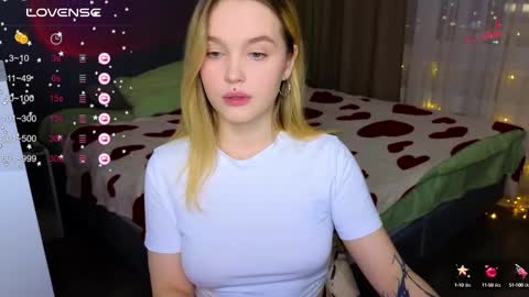 Snapshot of cute_summer_breathe chatting on 02.21.25 Sue online show from 02.21.25