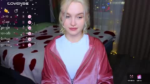 Snapshot of cute_summer_breathe chatting on 03.01.25 Sue online show from 03.01.25