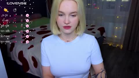 Snapshot of cute_summer_breathe chatting on 03.11.25 Sue online show from 03.11.25