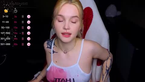 Snapshot of cute_summer_breathe chatting on 09.27.25 Sue online show from 09.27.25