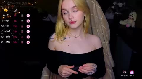 Snapshot of cute_summer_breathe chatting on 11.23.25 Sue online show from 11.23.25