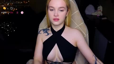 Snapshot of cute_summer_breathe chatting on 11.25.25 Sue online show from 11.25.25