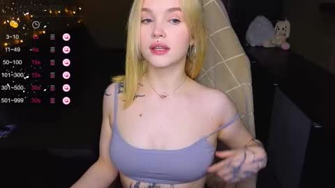 Snapshot of cute_summer_breathe chatting on 11.26.25 Sue online show from 11.26.25