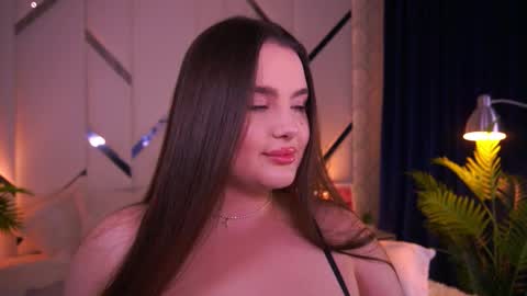 Snapshot of cuteamberr chatting on 10.08.25 Amber online show from 10.08.25