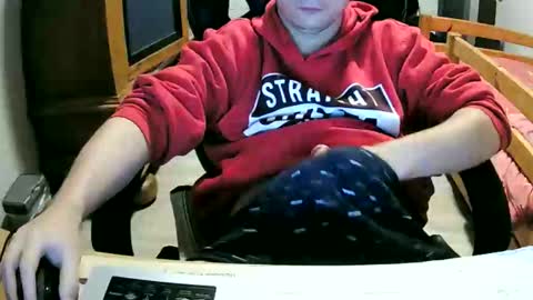 Snapshot of cuteboy090 chatting on 10.21.25 Cuteboy090 online show from 10.21.25