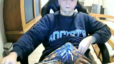 Snapshot of cuteboy090 chatting on 10.28.25 Cuteboy090 online show from 10.28.25