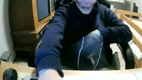 Snapshot of cuteboy090 chatting on 11.26.25 Cuteboy090 online show from 11.26.25