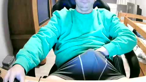 Snapshot of cuteboy090 chatting on 12.03.25 Cuteboy090 online show from 12.03.25