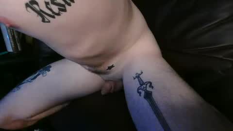 Snapshot of cutecouple033 chatting on 09.13.25 cutecouple online show from 09.13.25