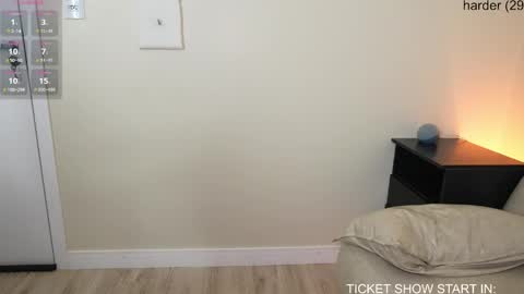 Mia online show from 04.06.26