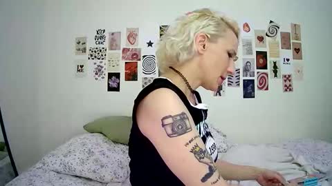 Bella online show from 11.23.25