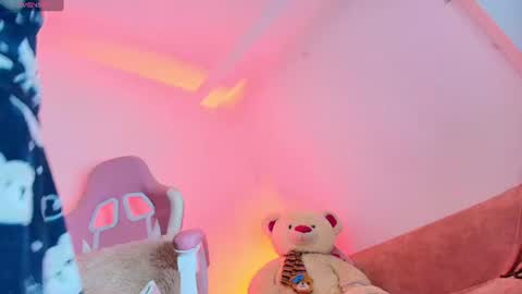Snapshot of cutejess45 chatting on 06.16.26 tell me jess online show from 06.16.26