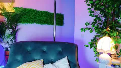 Snapshot of cuteness__girl chatting on 09.25.25 cuteness__girl online show from 09.25.25