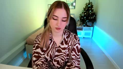  Your Louise  follow me  online show from 01.09.25