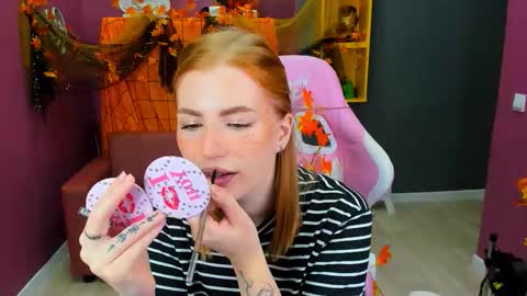 Snapshot of cutie_maniac chatting on 10.14.25 Lina online show from 10.14.25