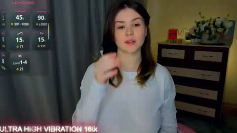 Snapshot of cutie_mili chatting on 06.23.26 mili online show from 06.23.26