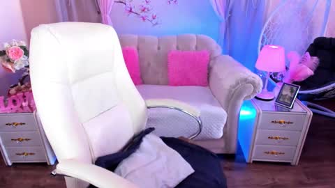 Snapshot of cutieeeandlove chatting on 03.04.25 Alice online show from 03.04.25