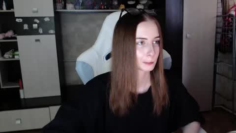 Snapshot of cutti_crystal chatting on 11.11.25 Cutti Crystal online show from 11.11.25