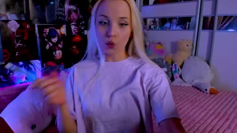 Snapshot of cuttie_ponyy chatting on 05.26.26 Nora online show from 05.26.26