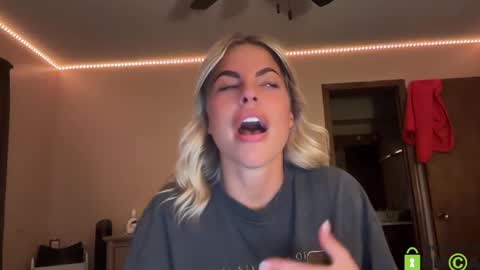 Snapshot of cxbraj chatting on 02.19.26 cxbraj online show from 02.19.26