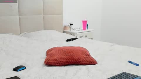 Snapshot of cyber_geisha chatting on 10.20.25 Eva online show from 10.20.25