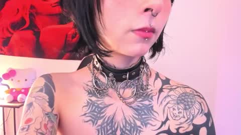 Snapshot of cyberia____________________ chatting on 10.22.25 cel I am independent Help me reach 200 thumbs up uwu online show from 10.22.25