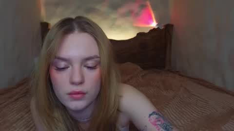 Im Emi streaming with my friend Reyna today online show from 03.25.26