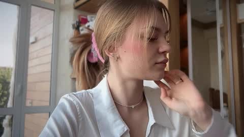 Im Emi streaming with my friend Reyna today online show from 04.11.26