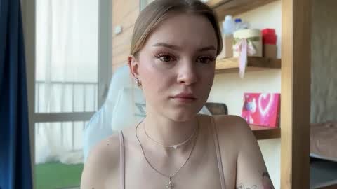 Im Emi streaming with my friend Reyna today online show from 05.14.26