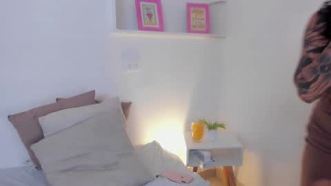 Snapshot of cylie_lee chatting on 01.01.25 Cylie online show from 01.01.25