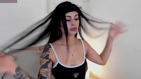 Snapshot of cylie_lee chatting on 01.11.25 Cylie online show from 01.11.25