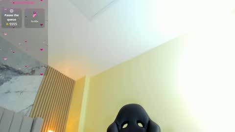 C Y N T H I A  online show from 10.03.25