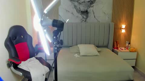 C Y N T H I A  online show from 10.07.25