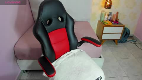 C Y N T H I A  online show from 10.09.25