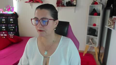 Mia  online show from 09.12.25