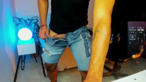 Snapshot of daarkomalfoy chatting on 10.24.25 Mauricio online show from 10.24.25