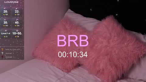 Snapshot of daarlene chatting on 01.06.25 Darlene online show from 01.06.25