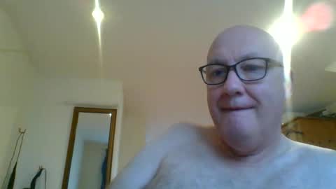 daddyhere4uall6 online show from 10.14.25