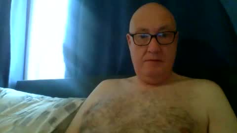 daddyhere4uall6 online show from 10.20.25