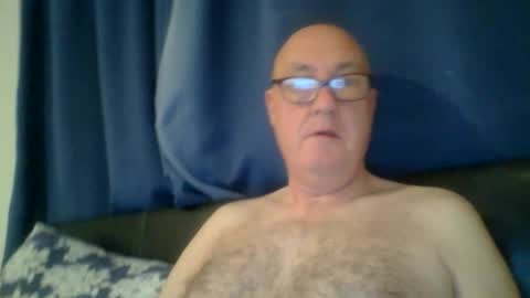 daddyhere4uall6 online show from 11.23.25